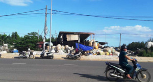 Một phụ nữ bị máy nghiền phế liệu cắt đứt 2 chân