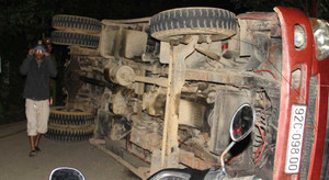 Xe tải mất phanh đâm hàng loạt xe máy, 5 người thương vong