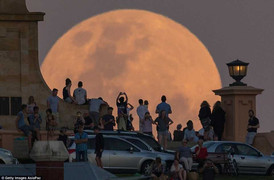 Ảnh, Video: Những hình ảnh tuyệt đẹp về Siêu trăng trên khắp thế giới