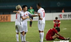 Olympic Việt Nam vs Olympic UAE: Văn Toàn xuất phát, Xuân Trường dự bị