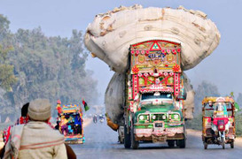 Ảnh: Ngỡ ngàng những chiếc xe chở hàng quá tải, quá khổ khắp thế giới