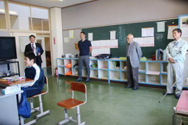 Ngôi trường chỉ có một học sinh, ngày em tốt nghiệp trường cũng đóng cửa