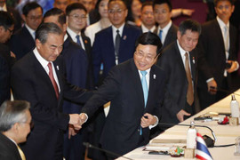 Ngoại trưởng Việt Nam cùng ASEAN và Trung Quốc thẳng thắn trao đổi về Biển Đông