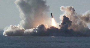 Đáp trả Mỹ, Nga phóng liên tiếp 2 tên lửa đạn đạo từ tàu ngầm