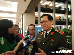 Tướng Nguyễn Hữu Cầu kể hành trình bắt 8 kẻ liên quan vụ 39 người chết ở Anh