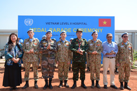 Bệnh viện Dã chiến Việt Nam nhận huy chương của Liên Hợp Quốc