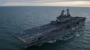 Trung Quốc không cho tàu chiến và máy bay Mỹ thăm Hong Kong