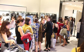 Người Việt ngày càng bạo chi du lịch nước ngoài để mua hàng hiệu