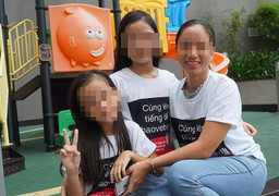 Dân chung cư Galaxy 9 mặc áo đồng phục lên án hành vi sàm sỡ bé gái