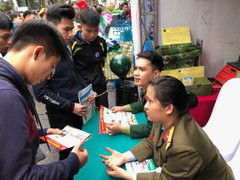 'Phóng tay' nâng 18-20 điểm để thí sinh Hoà Bình thành thủ khoa, á khoa trường quân đội