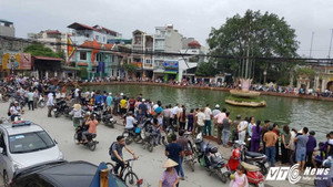 Vì sao đàn vịt 30 con ở ao chùa Triều Khúc lại hút hàng ngàn người với trống dong cờ mở?