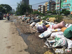 Kinh hãi 'con đường rác thải' giữa lòng Thủ đô