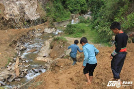Góc tối Mà Sa Phìn, nơi cúi xuống là nhặt được vàng: Con đường độc đạo lên rốn vàng chết chóc