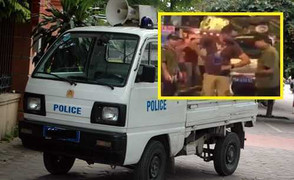 Ông Tây chặn xe công an phường đi xe vào phố đi bộ, luật sư lên tiếng