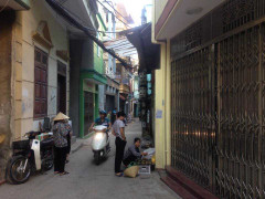 Hà Nội: Nổ súng tại nhà nghỉ, nhân viên lễ tân bị bắn chết