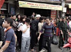 Không được nghỉ làm đi chơi Noel, cô gái treo cổ tự tử?