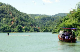 Huy động quân đội tìm kiếm 3 nạn nhân mất tích tại hồ thủy điện