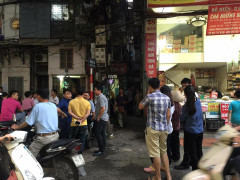 Công an Hà Nội bao vây kẻ đâm người cố thủ trong nhà