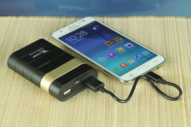 Cấm sử dụng sạc dự phòng điện thoại trên máy bay