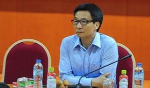 PTT Vũ Đức Đam trực tiếp lên Hòa Bình chỉ đạo cứu chữa bệnh nhân sốc phản vệ