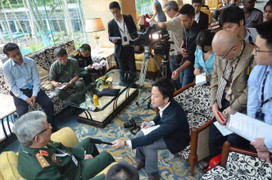 Thượng tướng Chí Vịnh: Muốn gì lên diễn đàn, đừng phát tờ rơi