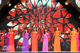 Thí sinh Hoa hậu Việt Nam thướt tha trong tà áo dài nền nã