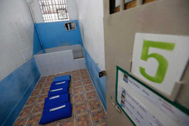 Cận cảnh nhà tù mỗi phạm nhân sống trong chưa đầy 1 m2