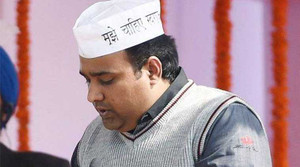 Quan chức Ấn Độ bị bắt sau khi lộ clip nghi hiếp dâm phụ nữ có chồng