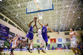 Cầu thủ 'vỡ mặt' trong trận đấu nảy lửa Hanoi Buffaloes vs Saigon Heat
