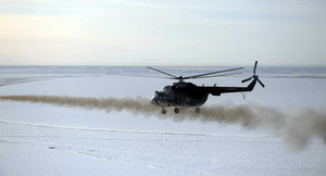 Video: 'Đàn' trực thăng vận tải, vũ trang Nga biểu diễn tuyệt kỹ bay sát mặt nước