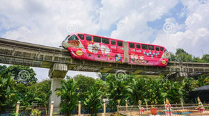 Cây xanh um tùm dưới đường sắt trên cao ở các nước