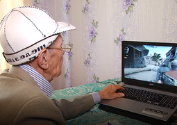 Video: Cụ ông 71 tuổi chơi game bắn súng khiến nhiều thanh niên 'lác mắt'