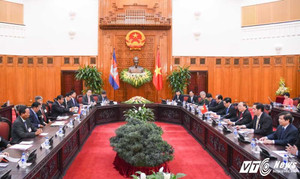 Thủ tướng Nguyễn Xuân Phúc hội đàm với Thủ tướng Campuchia Hun Sen
