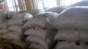 Nigeria thu giữ 2,5 tấn gạo giả nghi làm từ nhựa