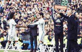 Real trả giá đắt sau chiến thắng trước Malaga