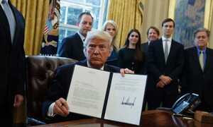 Tỷ lệ tín nhiệm ông Trump thấp sau tuần đầu nhậm chức