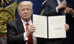 Thế giới hoang mang sau lệnh cấm nhập cư của ông Trump