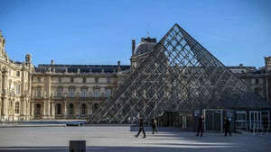 Binh sỹ Pháp nổ súng vào kẻ tấn công gần bảo tàng Louvre