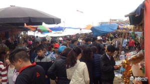 Hiệu trưởng xin cho học sinh nghỉ học vì tắc đường chợ Viềng