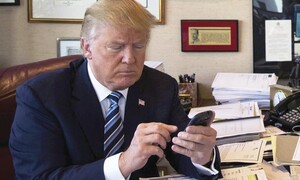 Ông Trump yêu cầu kiểm tra điện thoại tất cả trợ lý ở Nhà Trắng