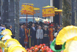 Nhà vua và Hoàng hậu Nhật Bản thăm Đại nội Huế