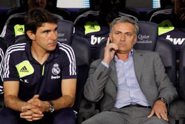 Mourinho bị chỉ trích nặng nề khi bỏ vào đường hầm sớm