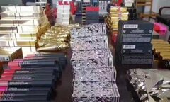 Nhân viên thu ngân biển thủ 290.000 USD phục vụ mua đồ 'sống ảo'