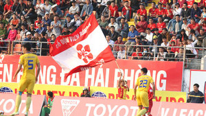 Lượt đi V-League 2017 từ góc nhìn cổ động viên: Các anh đá với nhau nhé!