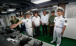 Tổng thống Philippines khen chiến hạm Trung Quốc 'như khách sạn'