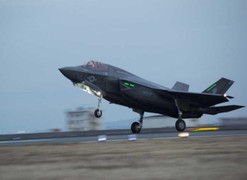 Tổng thống Trump bị hớ khi tuyên bố về F-35 tại Nhật
