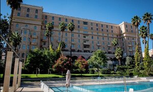 Bên trong phòng khách sạn chống bom, khí độc ông Trump ở khi thăm Israel