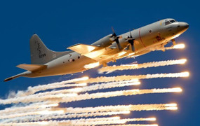 Hai chiến cơ Trung Quốc áp sát máy bay Mỹ trên Biển Đông