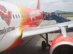 Lốp bị cắt, máy bay từ Phú Quốc chậm khởi hành