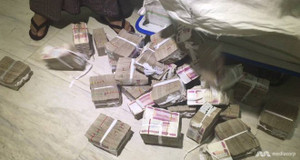 Myanmar: Dân vác bao tải tiền đi mua nhà